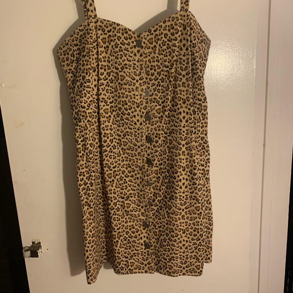 Super Cute Cheetah print button up dress